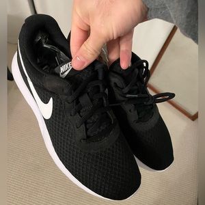 Women’s Nike shoe 9